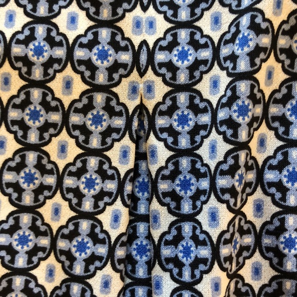 Max Studio small blue pattern sleeveless blouse - Picture 6 of 8